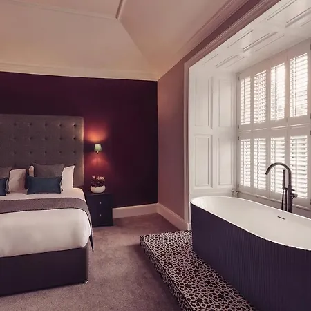 Tweedies Bar And Hotel 3*