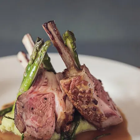 Tweedies Bar And Hotel 3*