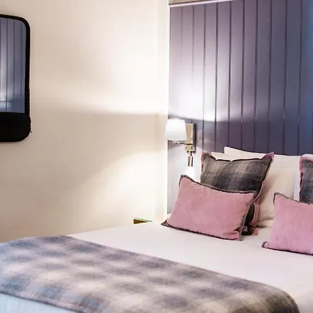 Hotel Tweedies Bar And 3*