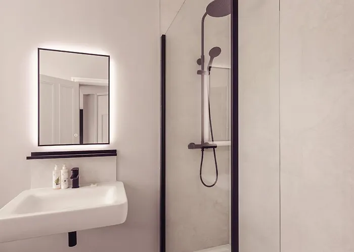 فندق Tweedies Bar And