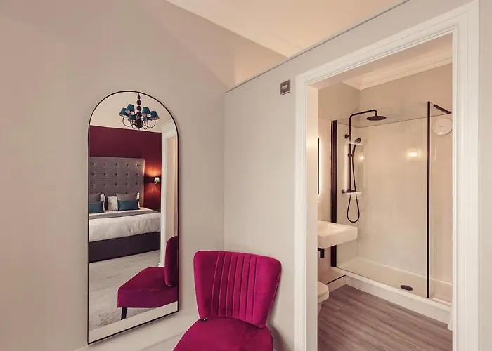 فندق Tweedies Bar And