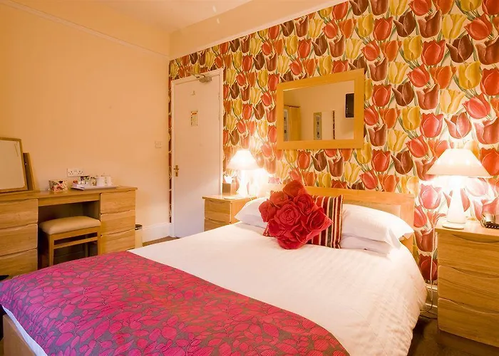 فندق Tweedies Bar And