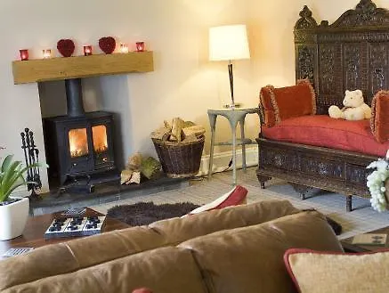 فندق Tweedies Bar And