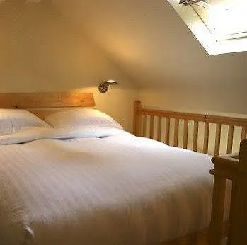 فندق Tweedies Bar And