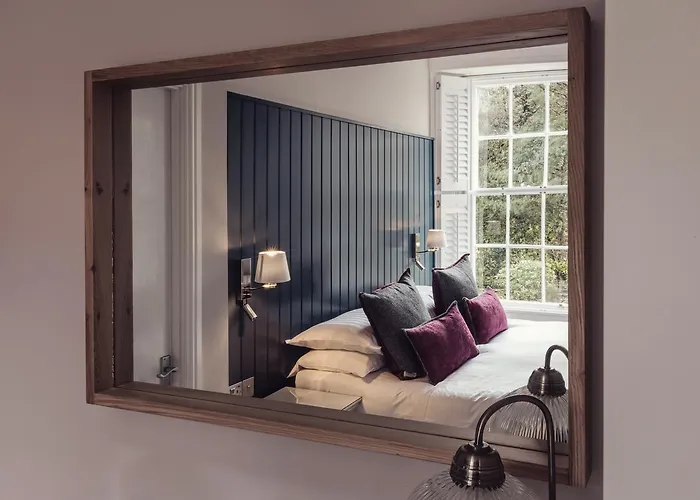 فندق Tweedies Bar And 3*