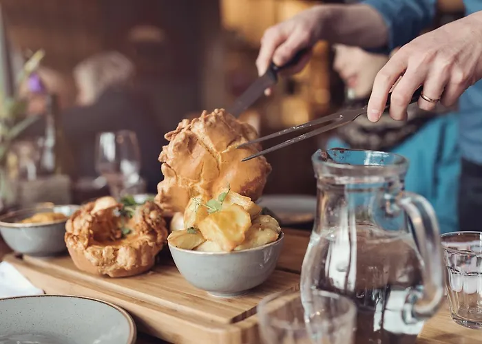 فندق Tweedies Bar And 3*