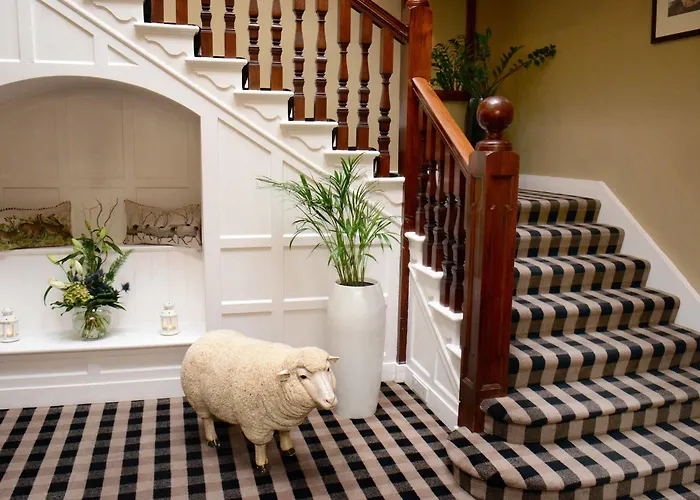 فندق Tweedies Bar And