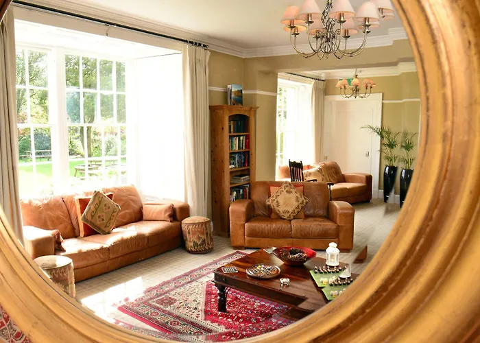 Tweedies Bar And جراسمير