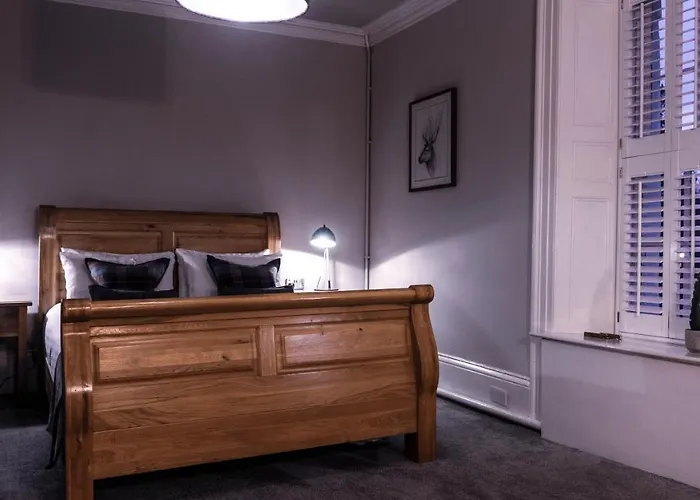 Tweedies Bar And جراسمير