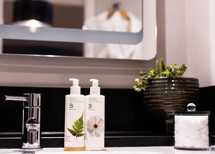 Tweedies Bar And فندق