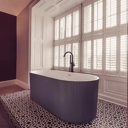 Tweedies Bar And ホテル 3*