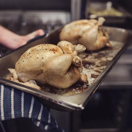 Hotel Tweedies Bar And 3*