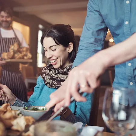 Tweedies Bar And ホテル