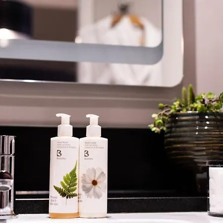 Tweedies Bar And 酒店