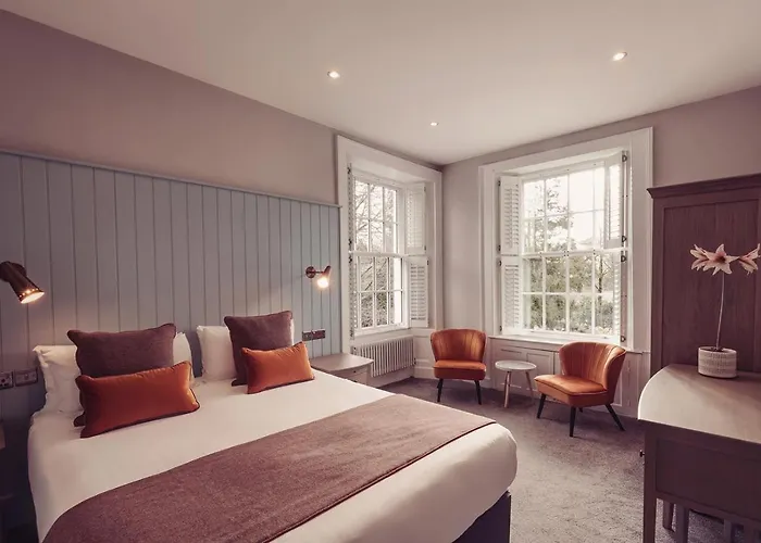 Hotel Tweedies Bar And