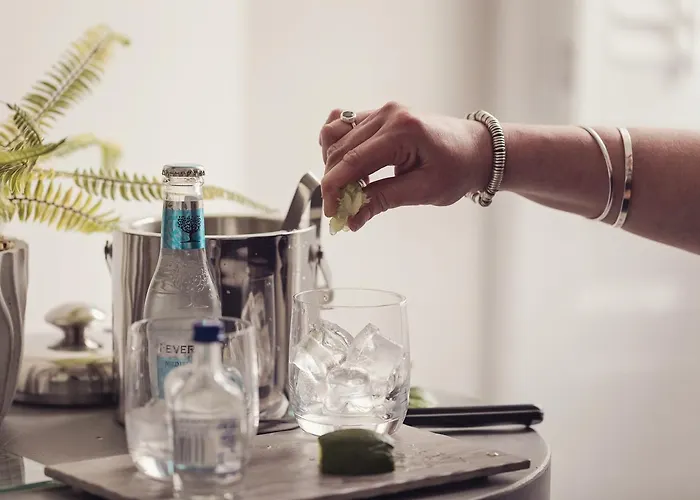 Tweedies Bar And Hotel